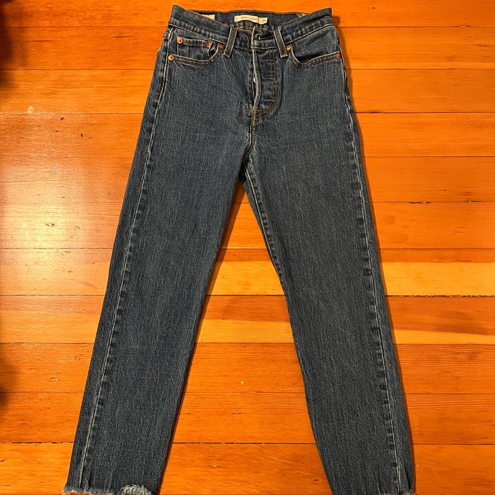 Levi’s - Wedgie Strait - Crop - Inseam: 26” - Color: Below the Belt